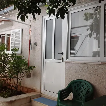 شقة Jelaska